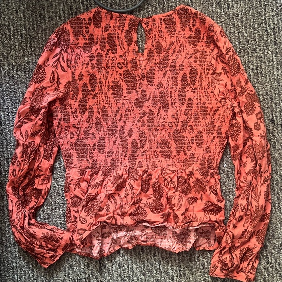 Universal Thread Floral Smocked Blouse - Picture 4 of 5